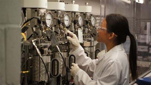 A student testing catalysts